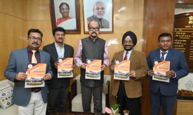 राज्यपाल श्री डेका को लोकायुक्त ने सौंपा वार्षिक प्रतिवेदन