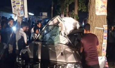 CG Accident : अनियंत्रित होकर पेड़ से टकराई तेज रफ्तार कार, युवक-युवती की मौके पर ही मौत, 3 की हालत गंभीर