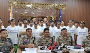 सुकमा में 1.18 करोड़ के इनामी 23 नक्सलियों ने किया आत्मसमर्पण, सरकार की नीतियों से हुए प्रभावित