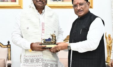 मुख्यमंत्री  विष्णु देव साय से केंद्रीय जनजातीय कार्य राज्य मंत्री श्री दुर्गा दास उइके ने की सौजन्य मुलाकात