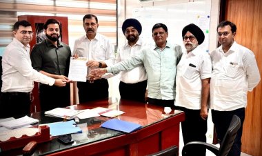 टीम कैट ने  पुष्पेंद्र कुमार मीणा, आयुक्त, जीएसटी छत्तीसगढ़ शासन से मुलाकात कर ज्ञापन सौंपा कैट ने ई-वे बिल नियमों में व्यावहारिक सुधार की माँग रखी
