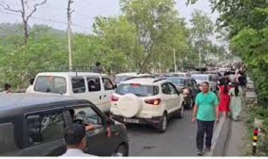 सुंदर नगर चौक में अव्यवस्थित ट्रैफिक से कॉलोनीवासियों का जीना हुआ दुश्वार