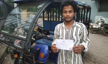 ई-रिक्शा चालक द्वारा फिल्मी स्टाईल में स्टंट करना पड़ा महंगा, 3000 रूपये का भरना पड़ा जुर्माना।