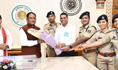 मुख्यमंत्री  विष्णु देव साय से राज्य पुलिस सेवा अधिकारियों ने की सौजन्य भेंट