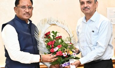 मुख्यमंत्री श्री साय से भारत सरकार में भूमि संसाधन सचिव ने की सौजन्य भेंट