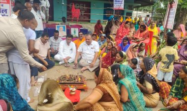 पंकज शर्मा के प्रतिनिधित्व में टेमरी में शराब दुकान बंद करने के लिये यज्ञ किया गया।
