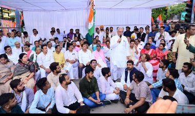 ईडी की दुर्भावनापूर्वक कार्यवाही के विरोध में कांग्रेस ने धरना दिया