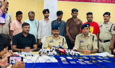 देश भर के दर्जनों राज्यों में घुम-घुम कर बाजारो से मोबाईल फोन चोरी कर, रकम ट्रांसफर करने वाले झारखण्ड साहेबगंज के 06 आरोपी गिरफ्तार