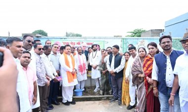 ब्रेकिंग : भोरमदेव में ऐतिहासिक क्षण कावड़ियों पर हेलीकॉप्टर से पुष्पवर्षा मुख्यमंत्री विष्णु देव साय और उपमुख्यमंत्री विजय शर्मा का भावनात्मक