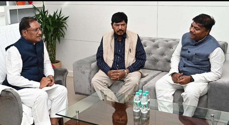 मुख्यमंत्री  विष्णु देव साय से केंद्रीय राज्यमंत्री  रामदास अठावले ने की सौजन्य मुलाकात