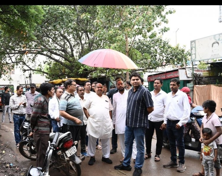 उत्तर विधायक  पुरंदर मिश्रा ने आयुक्त  विश्वदीप सहित राजातालाब, तेलीबांधा बाजार, झंडा चौक पंडरी, एक्सप्रेस वे ब्रिज के नीचे शिफ्ट चावडी का किया निरीक्षण