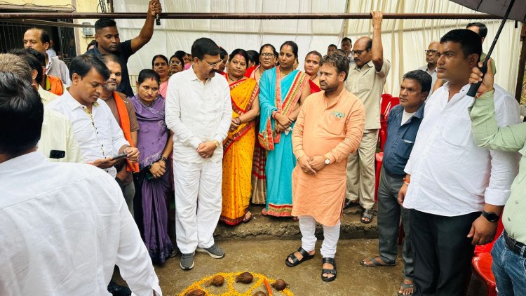 ग्रामीण विधायक मोतीलाल साहू ने जोन 9 के वार्ड 10 के अमन नगर में जलभराव की समस्या दूर करने नाली निर्माण हेतु जोन अध्यक्ष, पार्षदो सहित किया भूमिपूजन