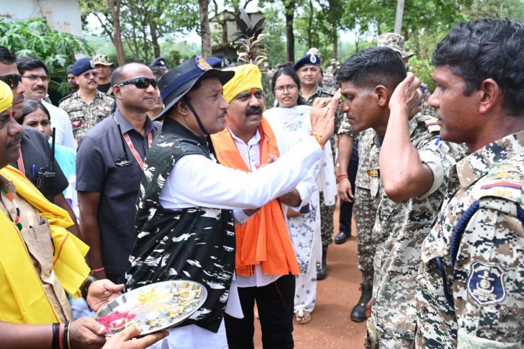 बस्तर में फैल रहा है अब विकास का उजियारा