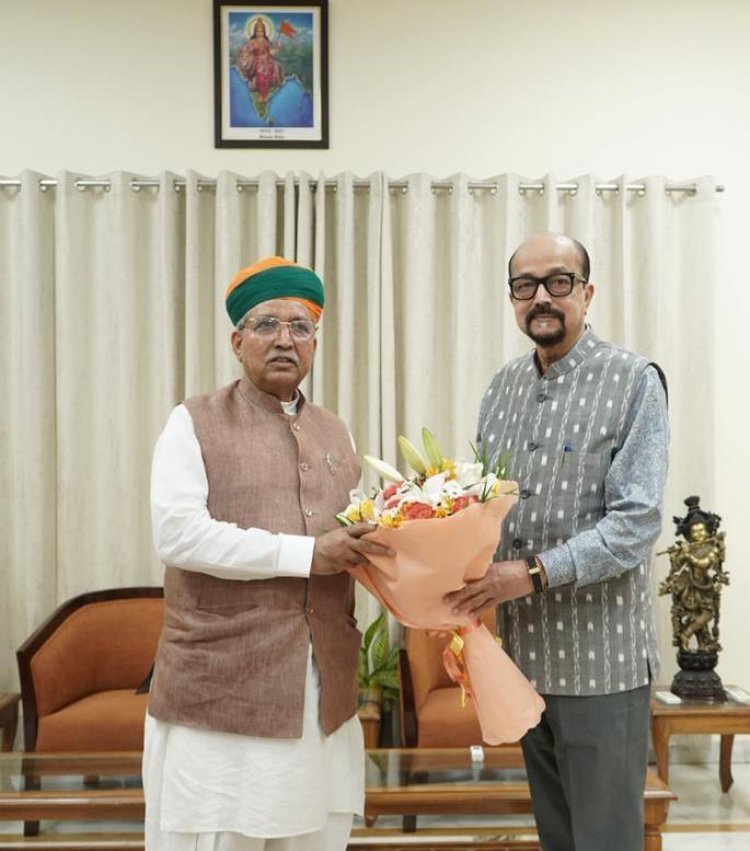 राज्यपाल श्री डेका ने केंद्रीय कानून एवं न्याय मंत्री श्री मेघवाल से सौजन्य भेंट की