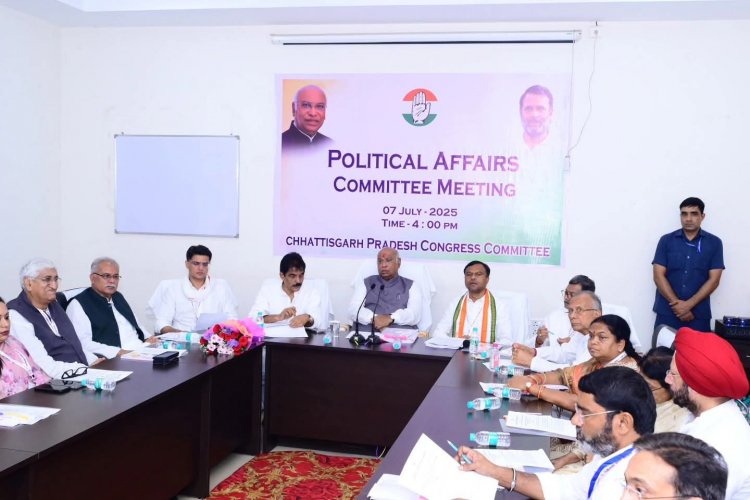 कांग्रेस के राष्ट्रीय अध्यक्ष मल्लिकार्जुन खड़गे एवं महासचिव संगठन केसी वेणुगोपाल ने प्रदेश कांग्रेस की ली बैठक