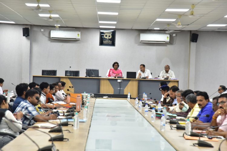 जिला जनसंपर्क कार्यालय, कोण्डागांव समाचार श्रमिकों का पंजीयन कर योजनाओं का दिलाएं लाभ साप्ताहिक समय-सीमा बैठक में कलेक्टर ने दिए निर्देश