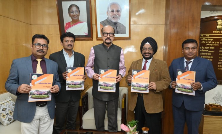 राज्यपाल श्री डेका को लोकायुक्त ने सौंपा वार्षिक प्रतिवेदन