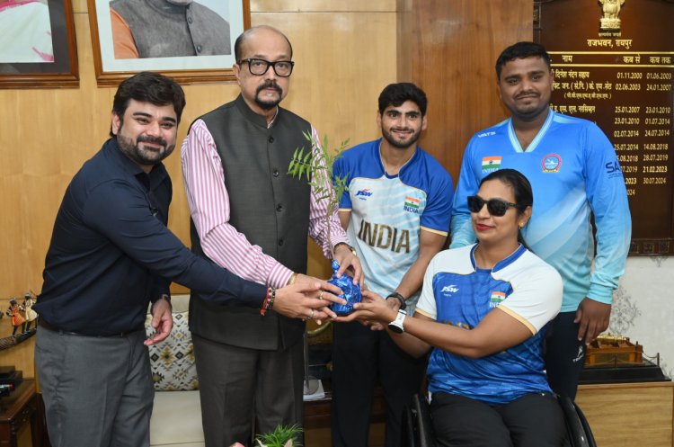 राज्यपाल श्री डेका से भारतीय पैरा डोंगी एथलीट खिलाड़ियों ने की भेंट