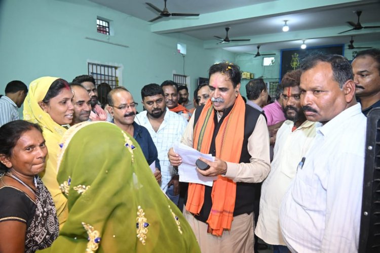 रायपुरा में जन चौपाल में विधायक राजेश मूणत का निर्देश – अवैध प्लाटिंग पर सख्त कार्यवाही करें अधिकारी*