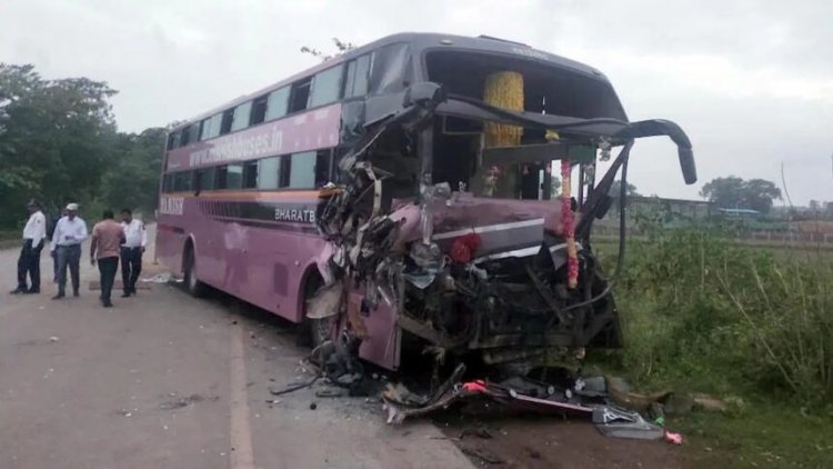 CG ACCIDENT : रायपुर से जगदलपुर जा रही यात्री बस दुर्घटनाग्रस्त, चालक और महिला हेल्पर की मौत, कई घायल