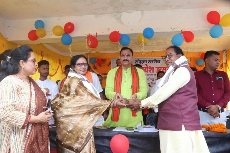 स्वास्थ्य मंत्री के हाथों सम्मानित हुए  लोक कलाकार मानिकपुरी दंपति