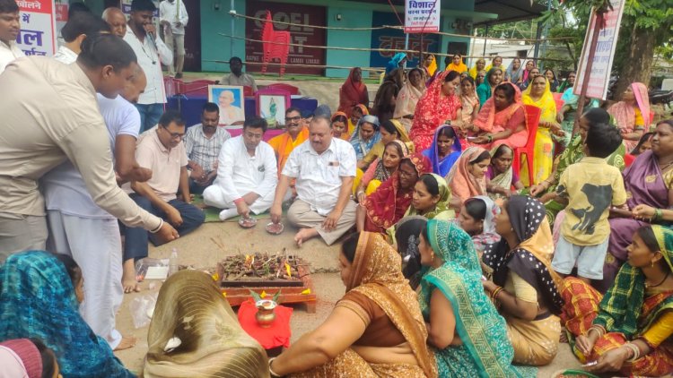 पंकज शर्मा के प्रतिनिधित्व में टेमरी में शराब दुकान बंद करने के लिये यज्ञ किया गया।