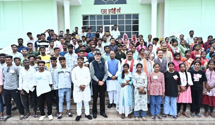 बीजापुर जिले के युवाओं से मुख्यमंत्री ने की आत्मीय मुलाकात