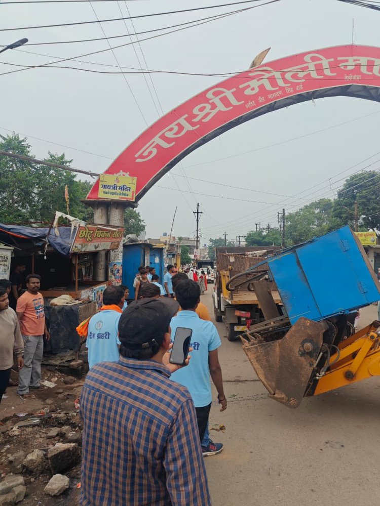 सडक पर सब्जी व्यवसाय कर रहे व्यवसायियों को बाजार के चबूतरो में व्यवस्थापित करने तैयारी