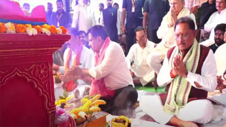 सीएम हाउस में मनाया जा रहा ‘हरेली तिहार’...देखें LIVE विडियो...!!