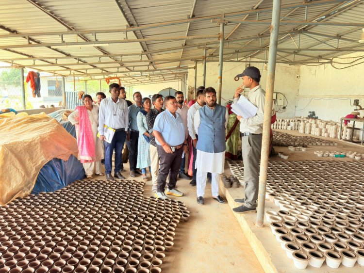 ग्रामोद्योग बोर्ड अध्यक्ष  राकेश पाण्डेय ने किया ग्रामोद्योग इकाइयों का निरीक्षण