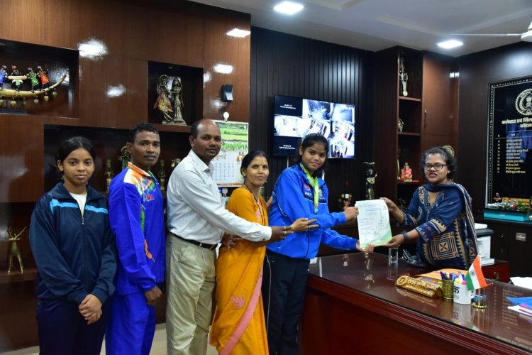 राष्ट्रीय खेलकूद प्रतियोगिता में गोल्ड मेडल जीतने वाली लेखा नेताम को कलेक्टर ने दी शुभकामनाएं