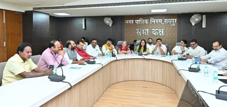 मीनल चौबे ने सभी पूर्व महापौरों , सभापतियों और नेता प्रतिपक्ष को आमंत्रित कर एहसास कराया कि राजधानी के विकास के लिए राजनीति भेदभाव मायने नहीं रखता