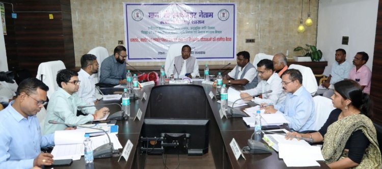कृषि और आदिवासी विकास को लेकर मंत्री  रामविचार नेताम ने कांकेर में तीन जिलों के अधिकारियों की समीक्षा बैठक ली
