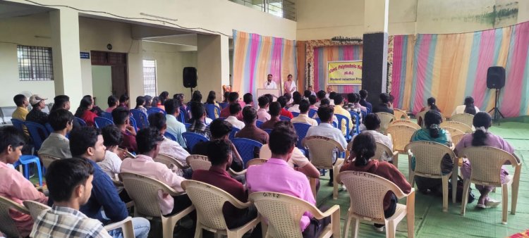 कलेक्टर ने किया पॉलिटेक्निक के छात्रों को संबोधित, विश्व पटल पर नाम रोशन करने का किया आह्वान