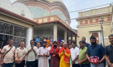 पूर्व विधानसभा अध्यक्ष धरमलाल कौशिक ने अपने धार्मिक यात्रा के तृतीय चरण में कोलकाता स्थित माँ काली के दर्शन कर विधिवत रूप से की पूजा अर्चना।