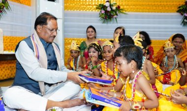 मुख्यमंत्री  विष्णु देव साय ने नन्हें बाल गोपालों के संग मुख्यमंत्री निवास में हर्षोल्लास के साथ मनाई जन्माष्टमी