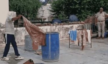 Crime News : मेरठ हत्याकांड जैसा मामला, नीले ड्रम में मिला युवक का शव, इलाके में फैली सनसनी