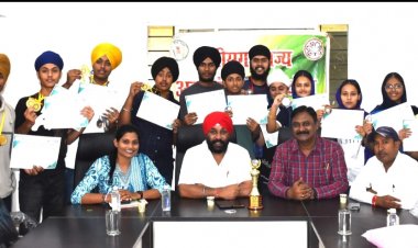 "गतका खेल के विजेता खिलाड़ियों ने अल्पसंख्यक आयोग के अध्यक्ष से की मुलाकात