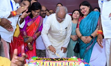 तीजा महोत्सव के साथ 23 अगस्त को  भूपेश बघेल का जन्मदिन भी होने के कारण प्रदेश भर से कांग्रेसजन और आम लोग बधाई और शुभकामना देने पहुंचे थे।