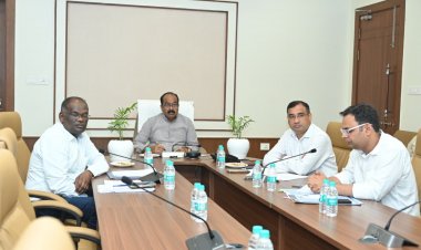 केन्द्रीय आवास और शहरी कार्य मंत्रालय की ऑनलाइन समीक्षा बैठक में शामिल हुए उप मुख्यमंत्री  अरुण साव 