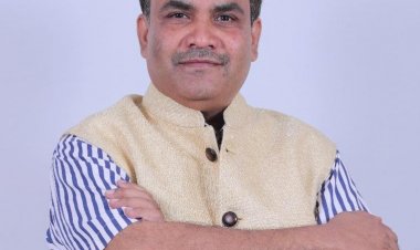 राहुल गांधी की जनसभा के दौरान प्रधानमंत्री नरेंद्र मोदी और उनकी माँ के खिलाफ अपशब्दों का ... डॉ. सलीम राज ने इस घटना को “राजनीतिक नीचता की पराकाष्ठा” बताते हुए तीखा हमला बोला