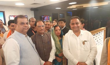 जापान और दक्षिण कोरिया यात्रा से लौटे मुख्यमंत्री का छत्तीसगढ़ चेम्बर टीम ने किया भव्य स्वागत