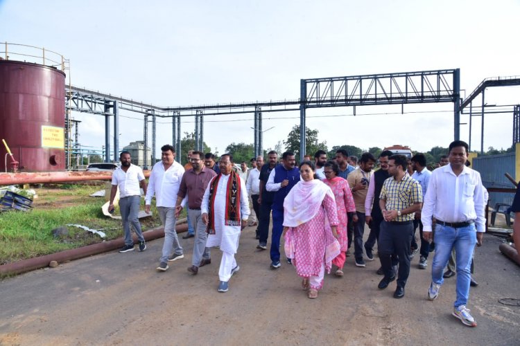 मंत्री  रामविचार नेताम ने कोण्डागांव में मक्का प्रसंस्करण इकाई का किया भ्रमण