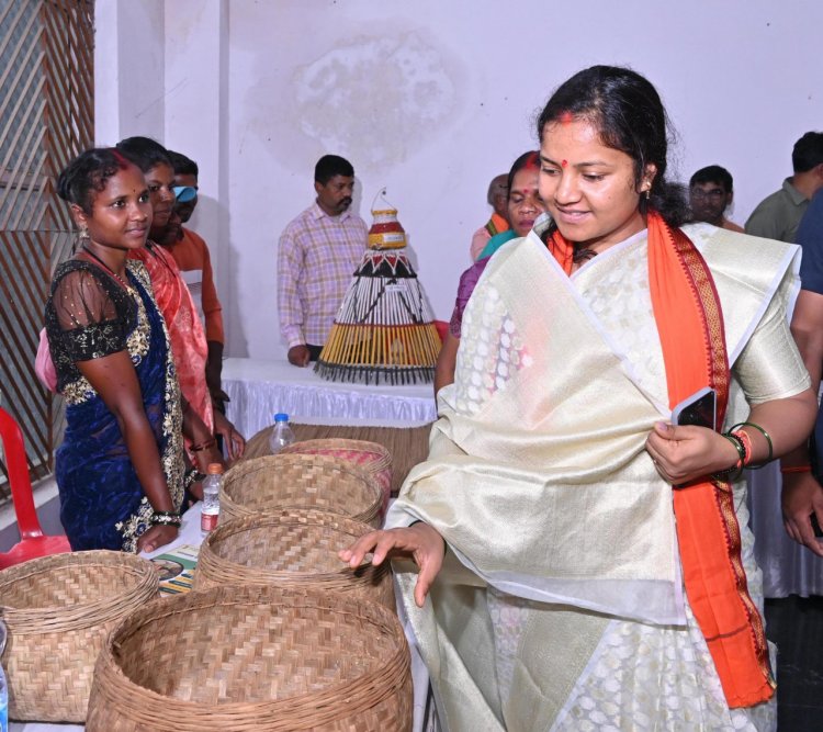 मंत्री श्रीमती राजवाड़े ने आकांक्षा हाट का किया उद्घाटन