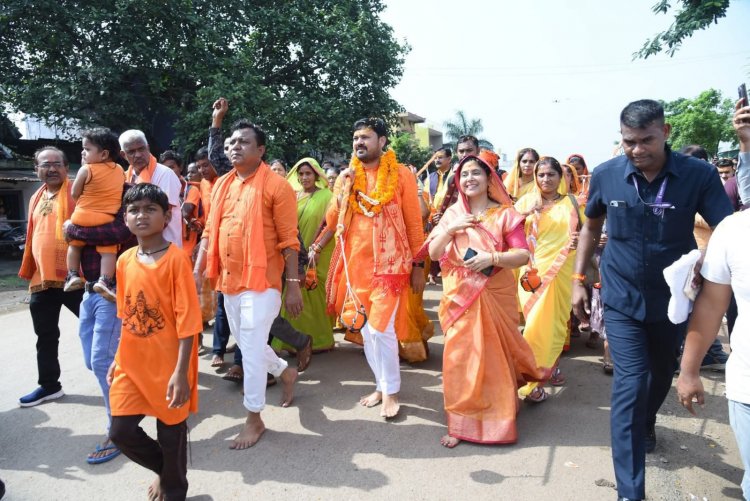 सोमनाथ मंदिर में विधायक अनुज व कांवड़ियों ने किया जलाभिषेक तपती धूप में अनुज व 2000 कांवड़ियों ने शिव भक्ति में लीन आस्था और विश्वास की यात्रा पूरी किया