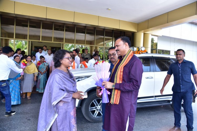 स्वास्थ्य मंत्री श्याम बिहारी जायसवाल के कोंडागांव पहुंचने पर हुआ आत्मीय स्वागत