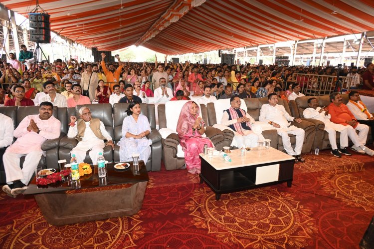 मुख्यमंत्री  विष्णुदेव साय शिव महापुराण कथा के समापन समारोह में हुए शामिल