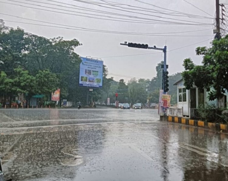 Rain Alert : मौसम विभाग ने जारी की चेतावनी, इन जिलों में तेज आंधी-तूफ़ान के साथ होगी बारिश, जानें कहां कैसा रहेगा मौसम…!!