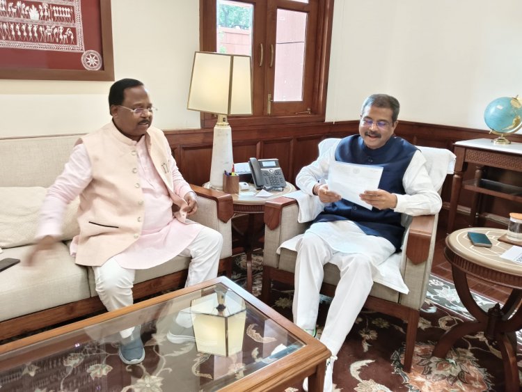 मंत्री  रामविचार नेताम ने दिल्ली में केंद्रीय शिक्षा मंत्री श्री धमेंद्र प्रधान से की सौजन्य मुलाकात