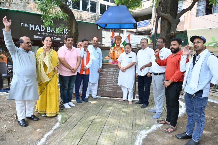रायपुर निवासी सेना के लेफ्टिनेंट कर्नल शहीद पंकज विक्रम सम्पूर्ण राष्ट्र के गौरव पुरूष हैँ रायपुर निवासी शहीद पंकज विक्रम का 38वें शहादत दिवस पर किया नमन